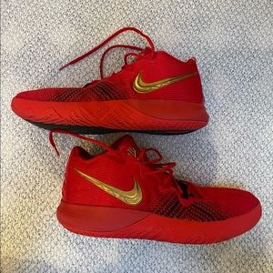 NIKE KYRIE FLYTRAP EP BASKETBALL SHOES